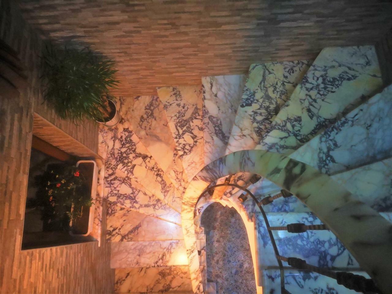 Hostel Sadu Кутаїсі Екстер'єр фото
