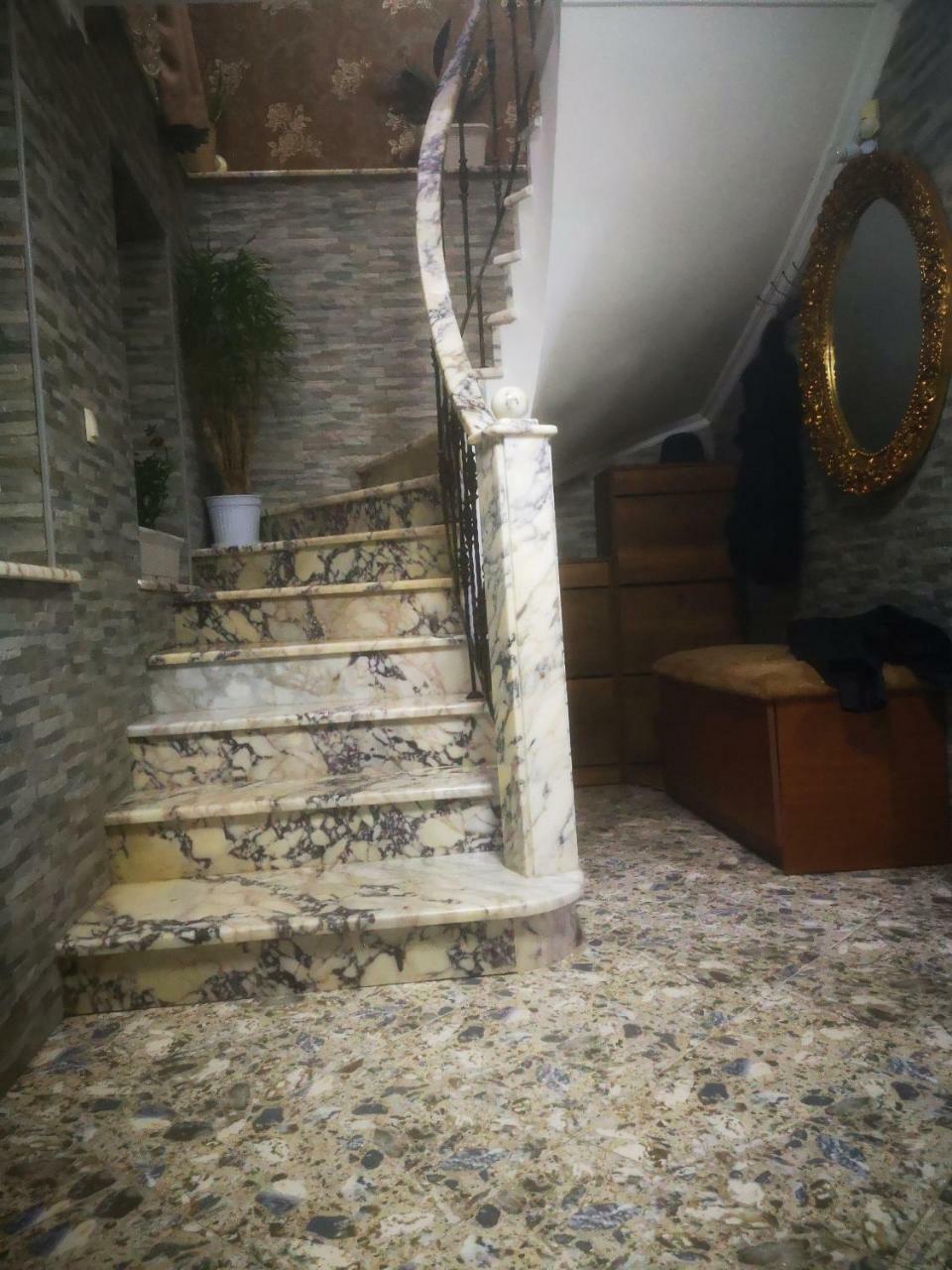 Hostel Sadu Кутаїсі Екстер'єр фото